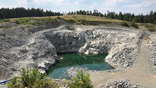 Korkodin demantoid mine is an open-pit operation. Korkodin demantoid mine is an open-pit operation.