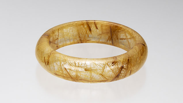 Figure 8. Brazilian rutilated quartz bangle (6.5 inches in circumference). Photo by Mimi Travis; courtesy of Tao Hsu. Figure 8. Brazilian rutilated quartz bangle (6.5 inches in circumference). Photo by Mimi Travis; courtesy of Tao Hsu.