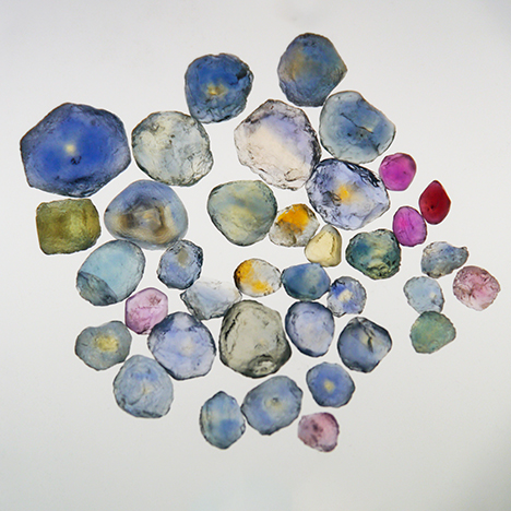 SU15-GNI-fig46_185335-468x468.jpg. Rock Creek sapphires before and after heating