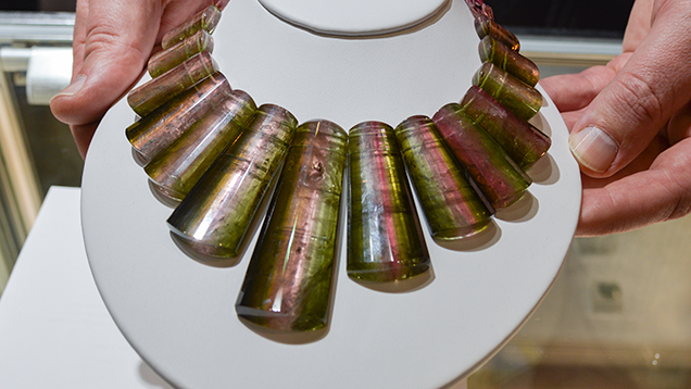 SU15-GNI-fig48_185331-636x358.jpg. A unique parti-color Brazilian tourmaline necklace.