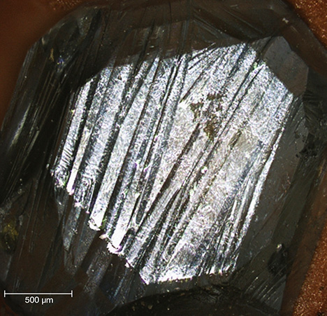Several groups of parallel lines on the surface of the HPHT synthetic.