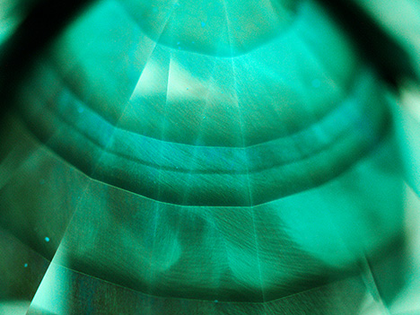 DiamondView imaging reveals CVD growth and HPHT treatment. DiamondView imaging reveals CVD growth and HPHT treatment.