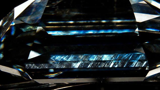 Tatami pattern observed in the De Beers Cullinan Blue diamond. Tatami pattern observed in the De Beers Cullinan Blue diamond.