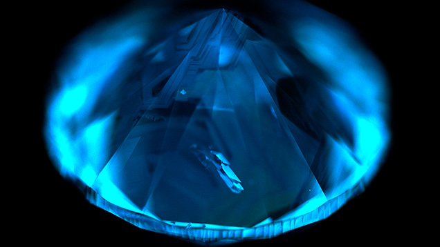 The diamond inclusion is clearly seen within the diamond host. The diamond inclusion is clearly seen within the diamond host.