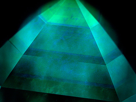 Figure 4. DiamondView imaging of the 34 ct CVD diamond revealed at least eight growth steps. Image by Ka Wing Tam. Figure 4. DiamondView imaging of the 34 ct CVD diamond revealed at least eight growth steps. Image by Ka Wing Tam.