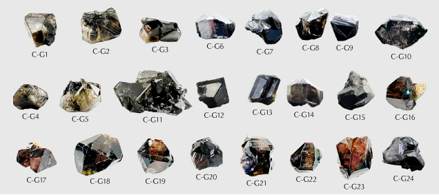 Figure 7. Rough cassiterite from Yunling. These samples typically exhibit euhedral morphologies and range from 10 ct to 38 ct. Photos by Wenqing Huang. Figure 7. Rough cassiterite from Yunling. These samples typically exhibit euhedral morphologies and range from 10 ct to 38 ct. Photos by Wenqing Huang.