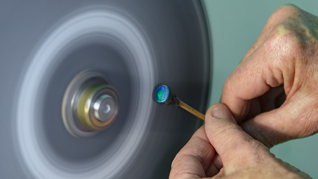 W15-Hsu-fig10-185611-636x358.jpg. Polishing an opal cabochon