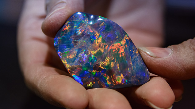 W15-Hsu-fig12-189161-636x358.jpg. Black seam opal in claystone