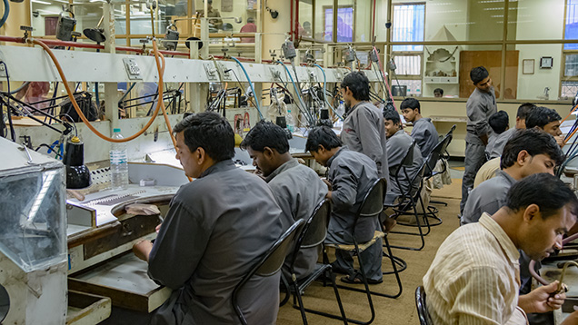 Modern jewelry factory in Jaipur Modern jewelry factory in Jaipur
