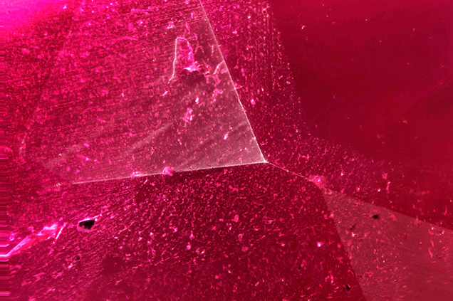 Synthetic ruby overgrowth on natural sapphire seed. Synthetic ruby overgrowth on natural sapphire seed.