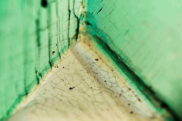 A layer synthetic emerald on a near-colorless beryl seed, a type of synthetic emerald first marketed by Johann Lechleitner. A layer synthetic emerald on a near-colorless beryl seed, a type of synthetic emerald first marketed by Johann Lechleitner.
