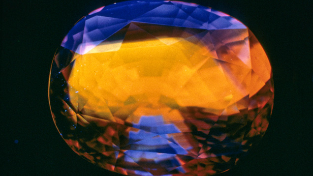 Orange fluorescence in blue sapphire Orange fluorescence in blue sapphire