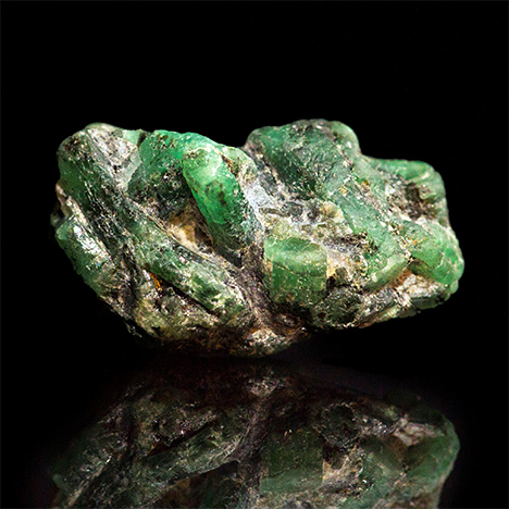 The Julian deposit produces emerald clusters (shown) as well as single crystals. The Julian deposit produces emerald clusters (shown) as well as single crystals.