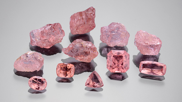 Rough and faceted pyrope garnets from Dora Maira, Italy. Rough and faceted pyrope garnets from Dora Maira, Italy.