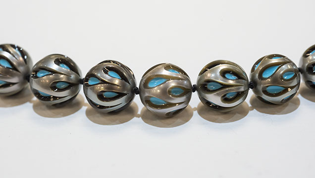 Figure 13. The Galatea Pearl uses synthetic turquoise or other gem material as a bead nucleus to produce a bead cultured Tahitian pearl. Later the pearl is hand carved to display the beautiful blue color of the turquoise, highlighting the contrast against the dark nacre. The pearls in this necklace are about 10.5 mm in diameter. Photo by Kevin Schumacher.