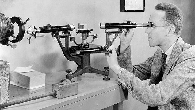 Figure 8. Robert Shipley Jr. using a spectroscope to examine the absorption spectrum of a gemstone at GIA for a 1937 Paramount Pictures film for its “Popular Science” series. Figure 8. Robert Shipley Jr. using a spectroscope to examine the absorption spectrum of a gemstone at GIA for a 1937 Paramount Pictures film for its “Popular Science” series.