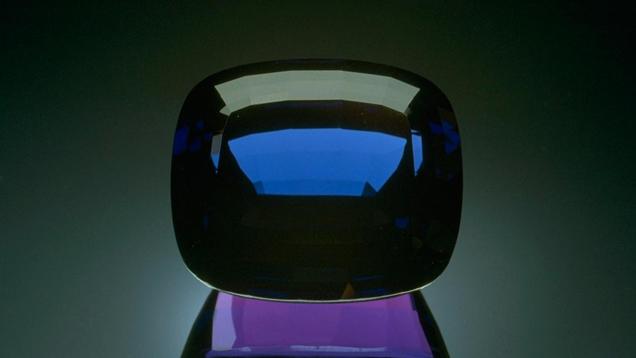 122.70-carat Tanzanite 122.70-carat Tanzanite