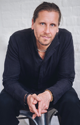 Neuroscientist and perception expert Dr. Beau Lotto will be the opening keynote speaker at Converge Neuroscientist and perception expert Dr. Beau Lotto will be the opening keynote speaker at Converge