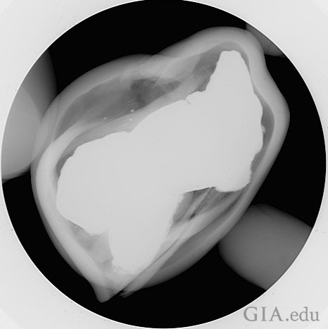 図8:真珠全体およびその内部構造は、X線顕微法で3番目の方向にて確認された。 図8:真珠全体およびその内部構造は、X線顕微法で3番目の方向にて確認された。
