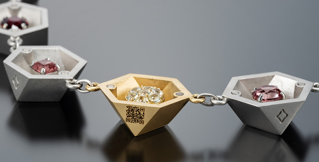 Figure 3. The 18K gold half link features a QR code that leads to a website with details about the garnets and the necklace’s creation. Photo by Robert Weldon; courtesy of Mary van der Aa Fine Jewels and Tucson Todd’s Gems. Figure 3. The 18K gold half link features a QR code that leads to a website with details about the garnets and the necklace’s creation. Photo by Robert Weldon; courtesy of Mary van der Aa Fine Jewels and Tucson Todd’s Gems.