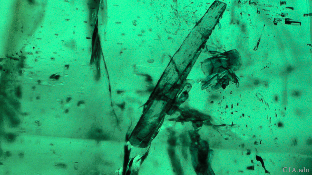 211086-amphibole-crystals-1280x720.png