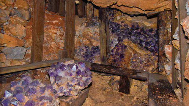 Anahí Ametrine Mine Tunnel Anahí Ametrine Mine Tunnel