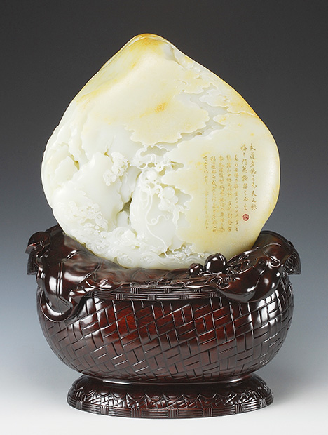 Carving of high-quality Chinese nephrite from Hetian Carving of high-quality Chinese nephrite from Hetian