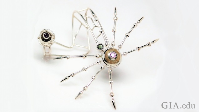 The body and legs of the spider palm bracelet rests on top of the hand; the egg and web nest are the ring. The body and legs of the spider palm bracelet rests on top of the hand; the egg and web nest are the ring.