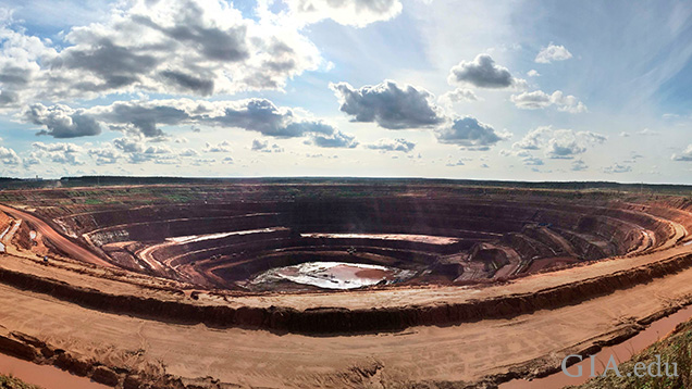 Open pit of the Arkhangelskaya kimberlite in Lomonosov, Russia. Photo: Karen Smit/GIA Open pit of the Arkhangelskaya kimberlite in Lomonosov, Russia. Photo: Karen Smit/GIA